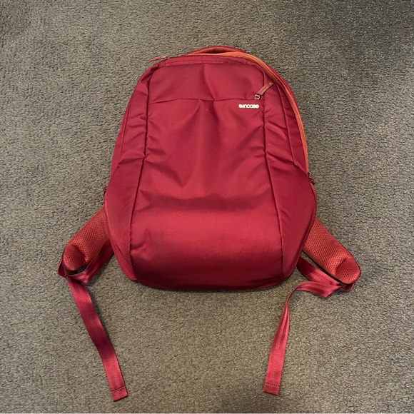 Incase Icon Laptop Backpack - Picture 2 of 9